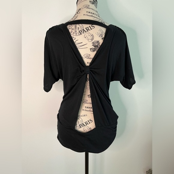 Possibly reversible black T-shirt. Size small (0154) - Picture 3 of 5